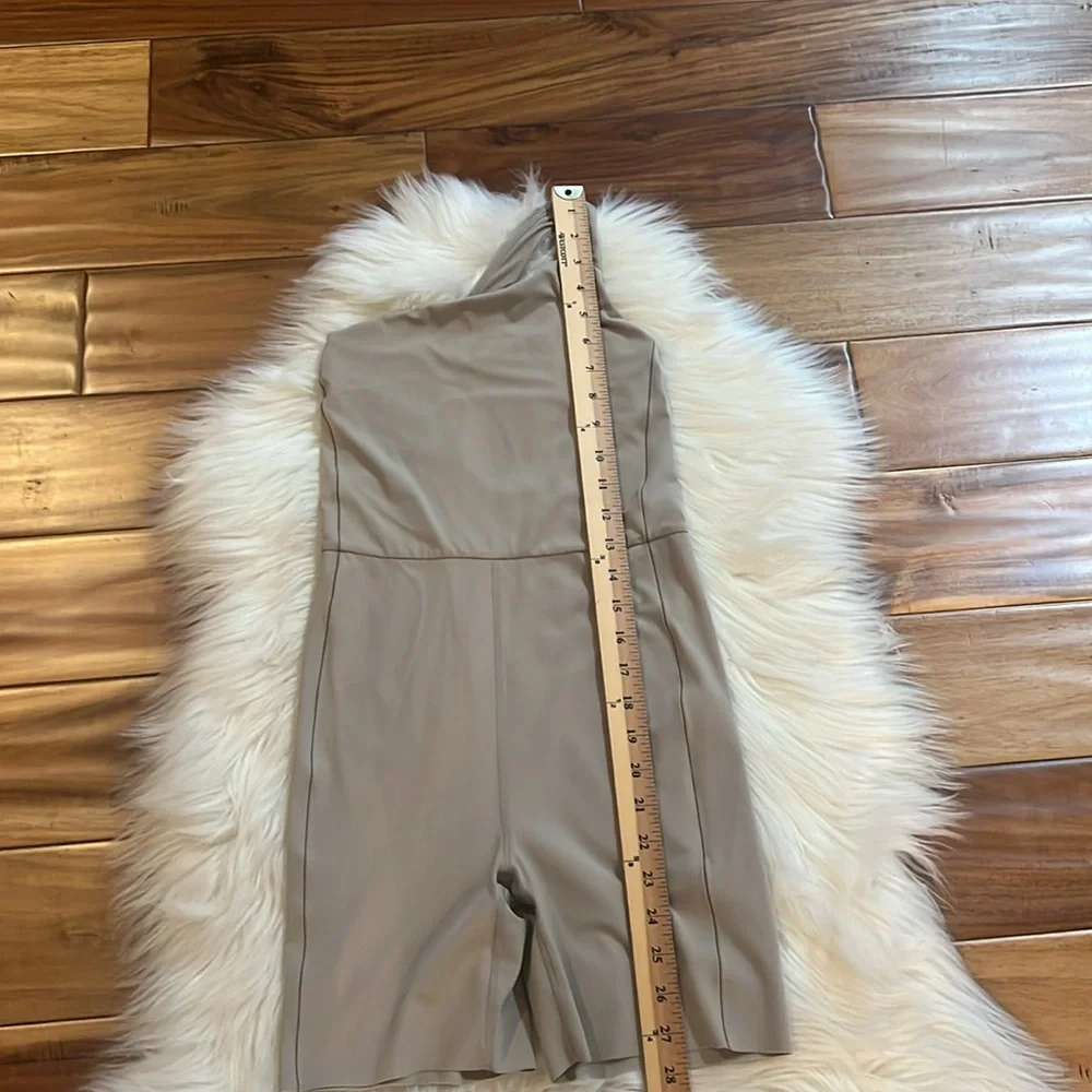 Left on Friday Shoreline Playsuit Sz Small NWOT - Picture 5 of 10